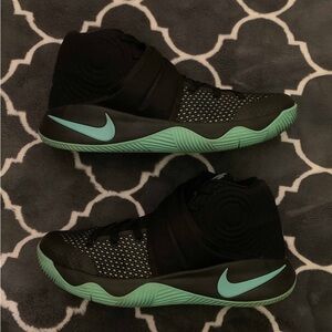 Nike Kyrie 2 “green glow”